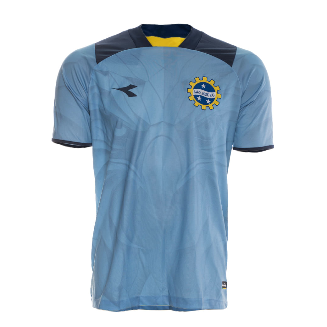 Camiseta masculina azul claro Diadora com estampa de logotipo no peito e padrão geométrico nas mangas